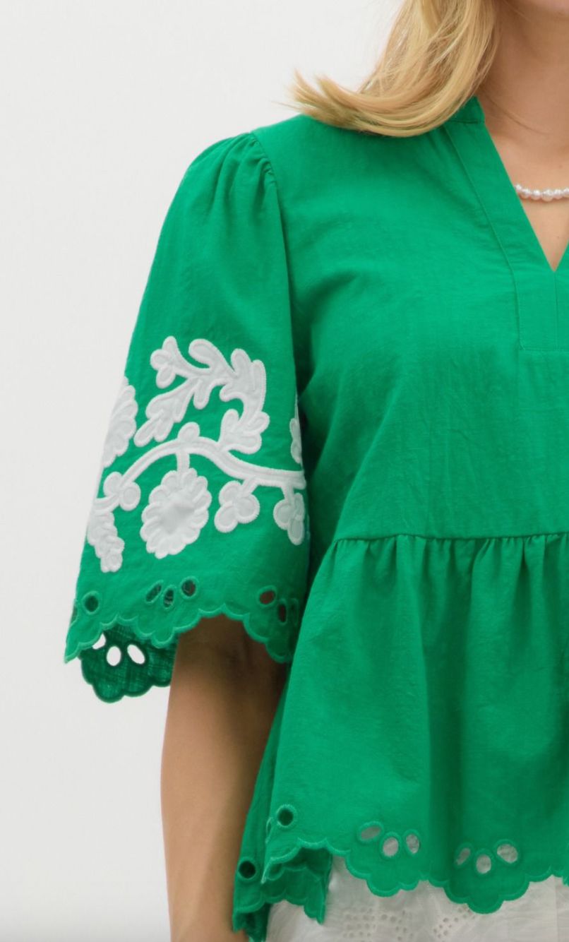 Embroidered Scallop Hem Blouse entro