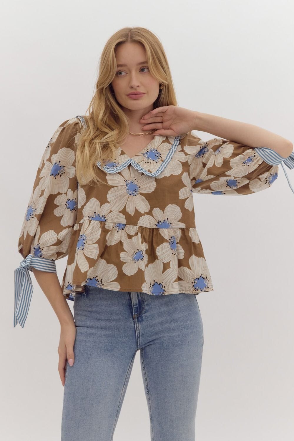 Floral Peplum Top with Collar Detail Entro