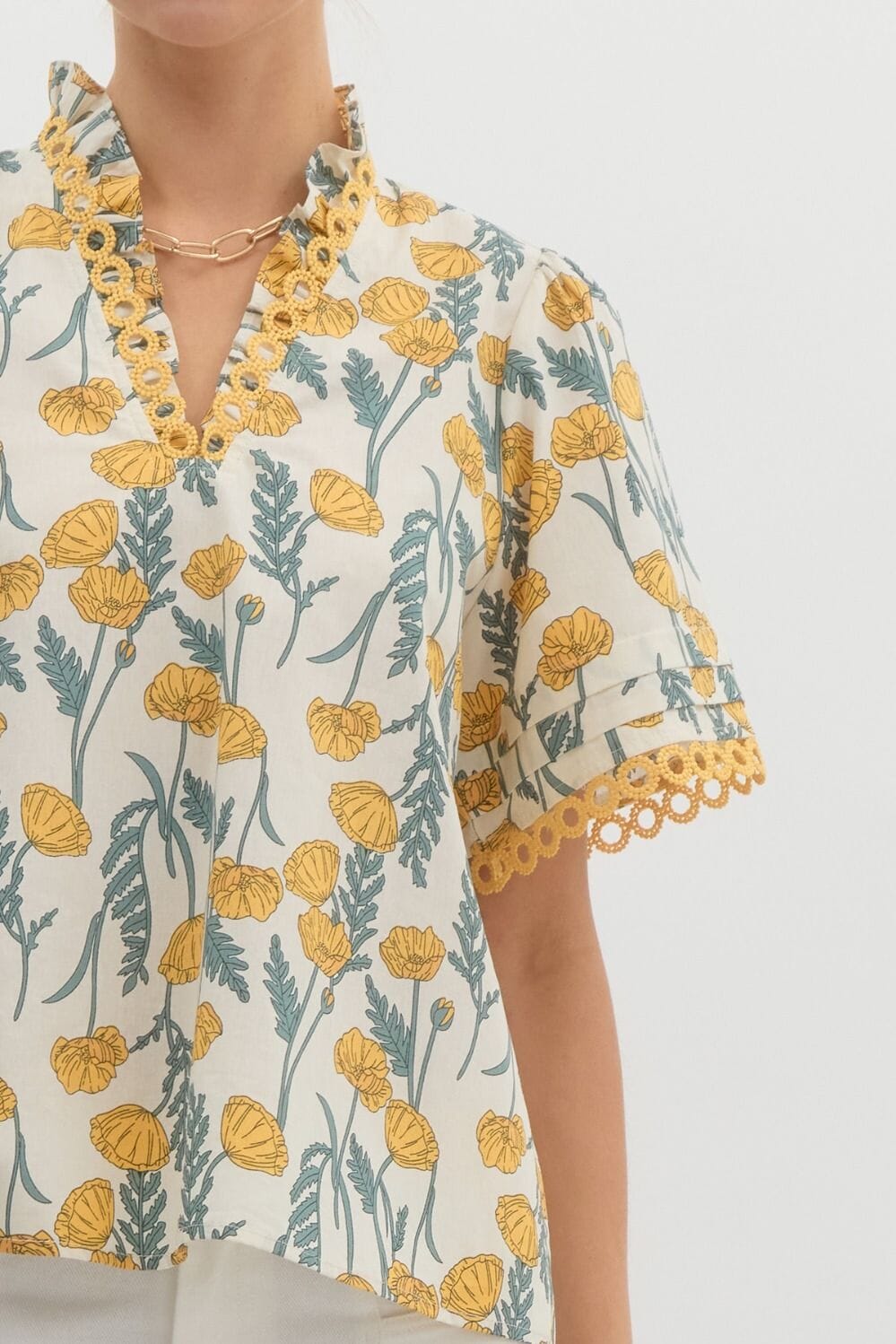 Floral Top with Detail Neckline Entro