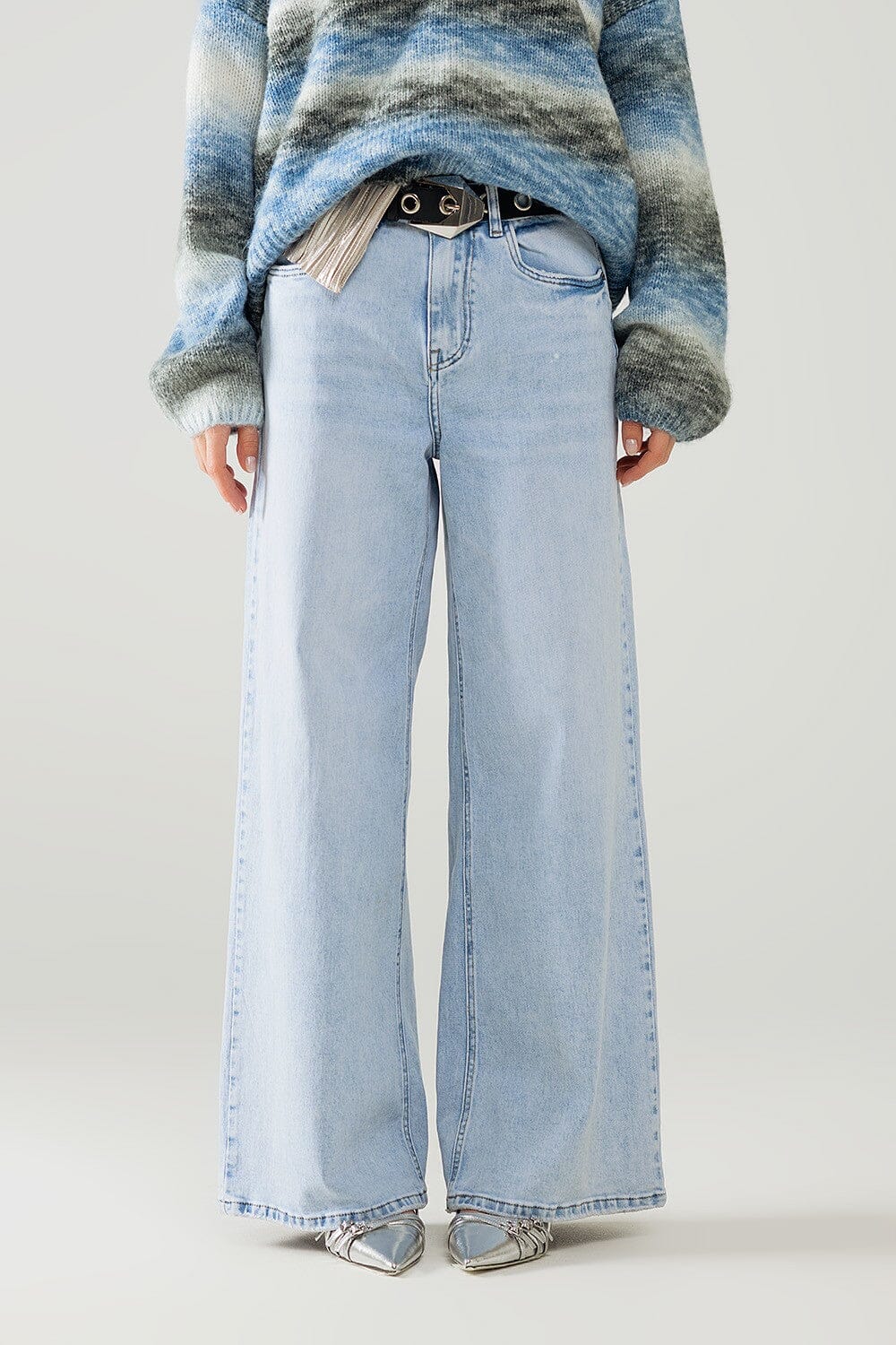 Light Wash Wide Leg Jeans Q2