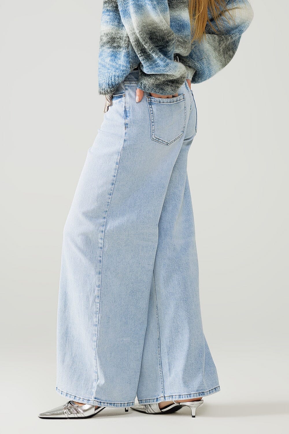 Light Wash Wide Leg Jeans Q2