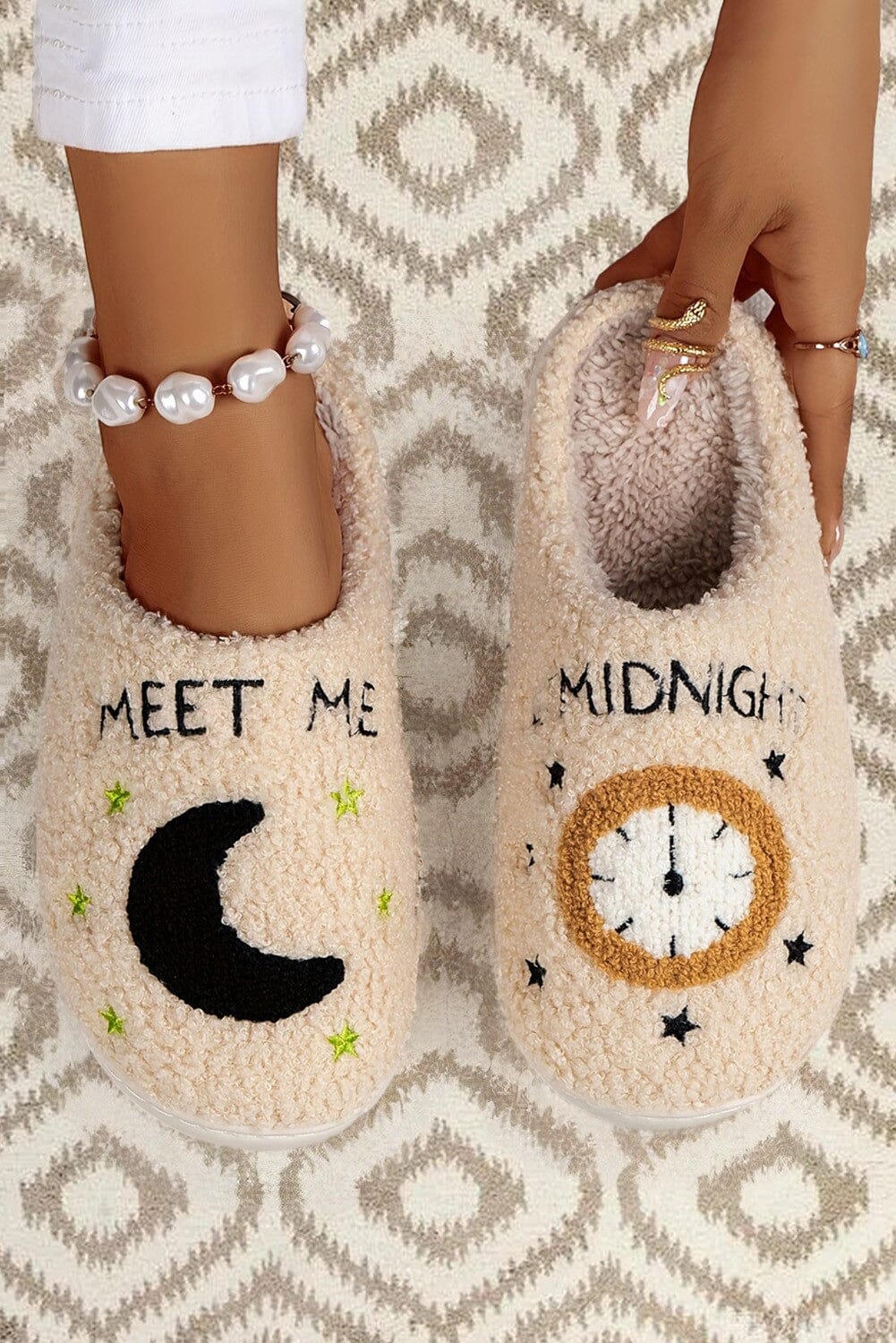 Moon & Clock Pattern Fuzzy Home Slippers jupiter and me