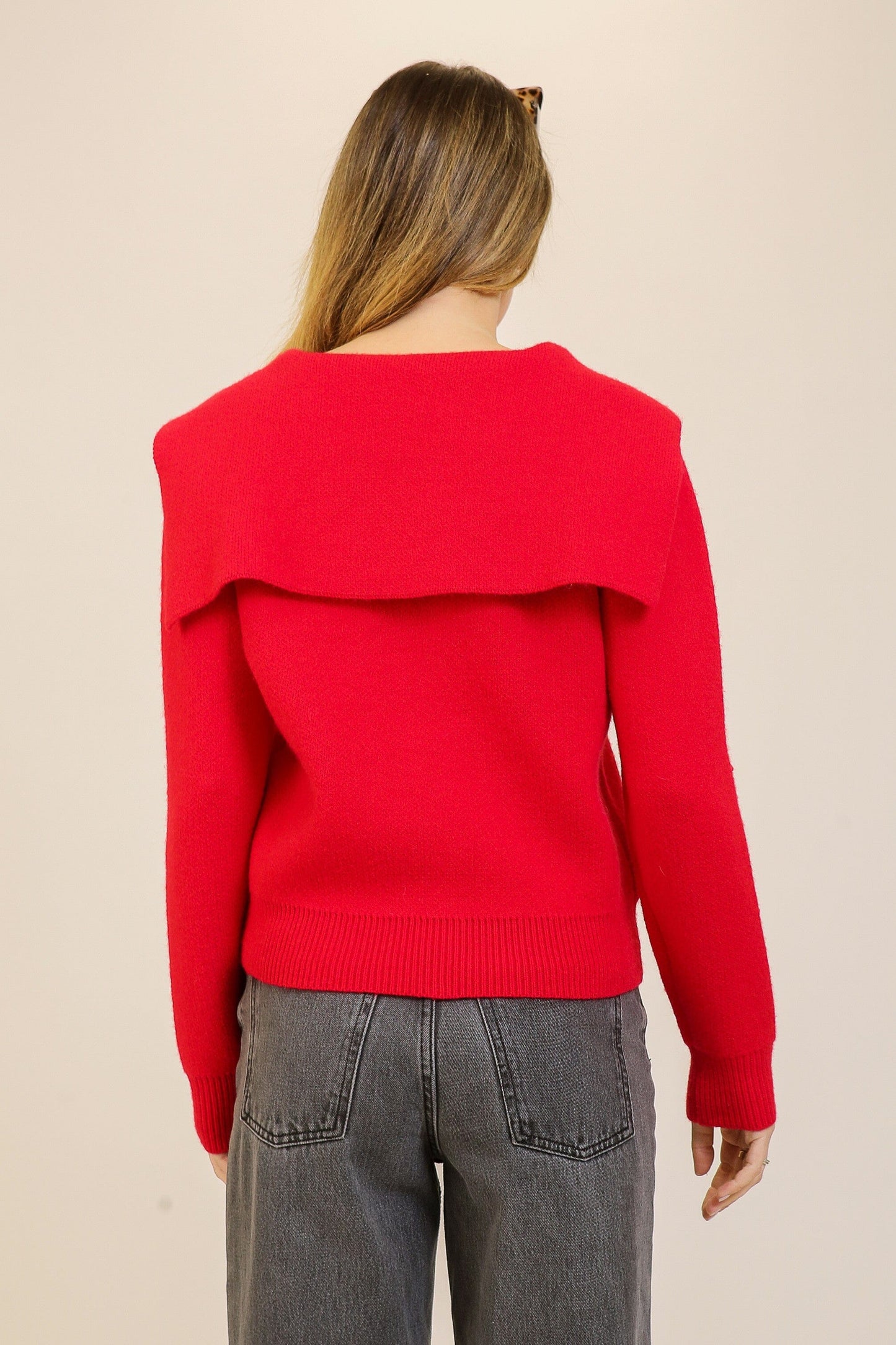 RED NECKTIE SWEATER lumiere