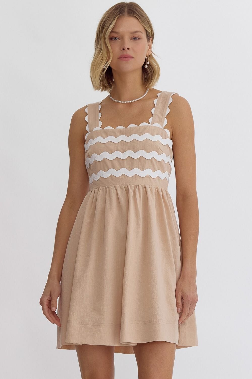 Scalloped Square Neck Dress entro