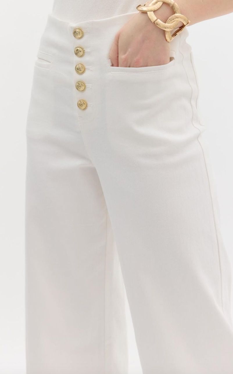 White Denim Mid Rise Culotte Pants w/ Gold Buttons entro