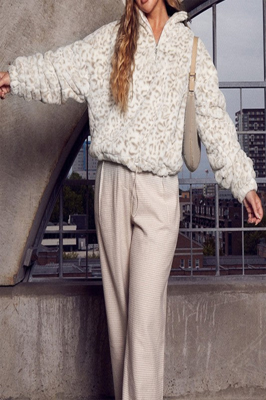 Fuzzy Snow Leopard Pullover cezele