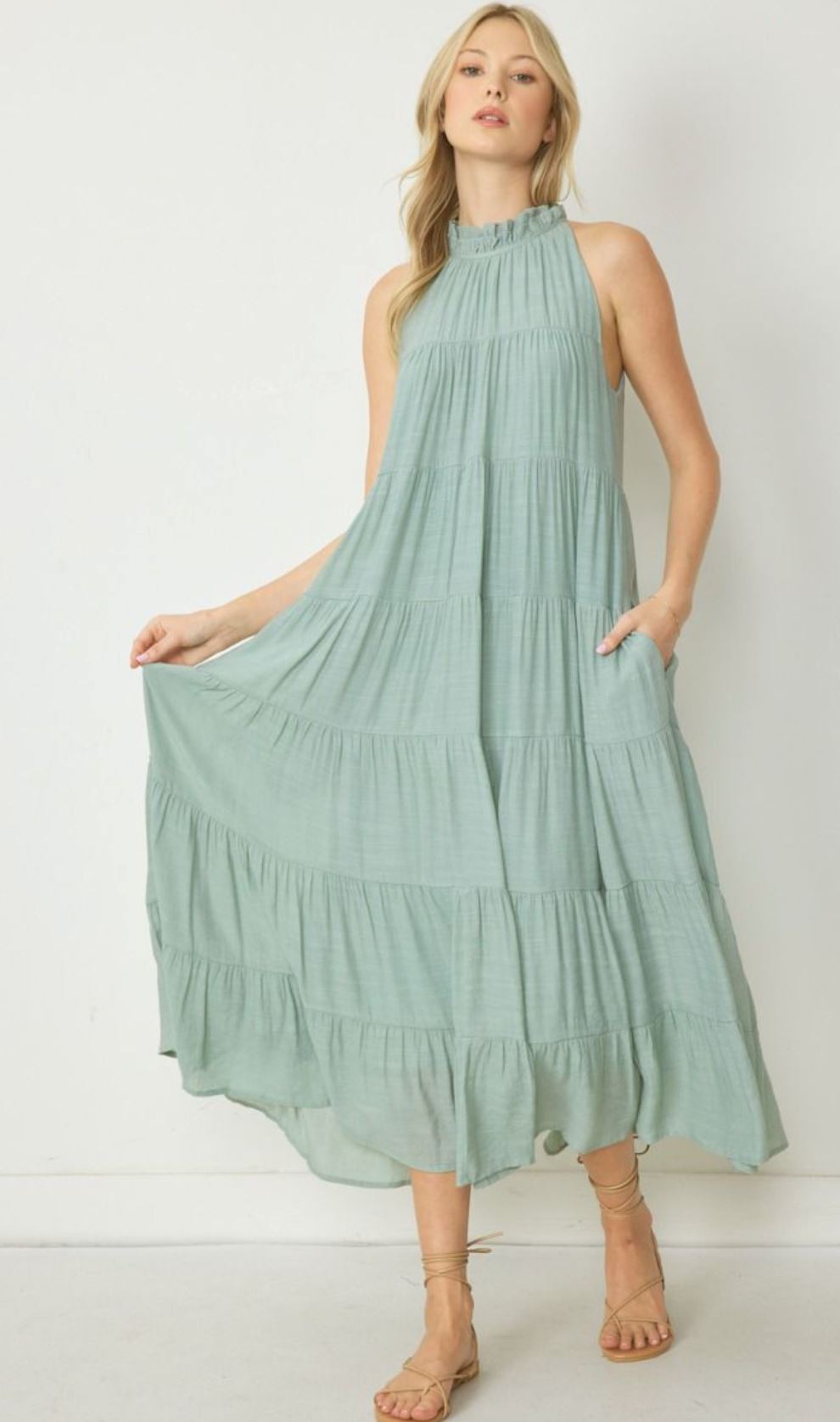 Mock Neck Tiered Maxi entro
