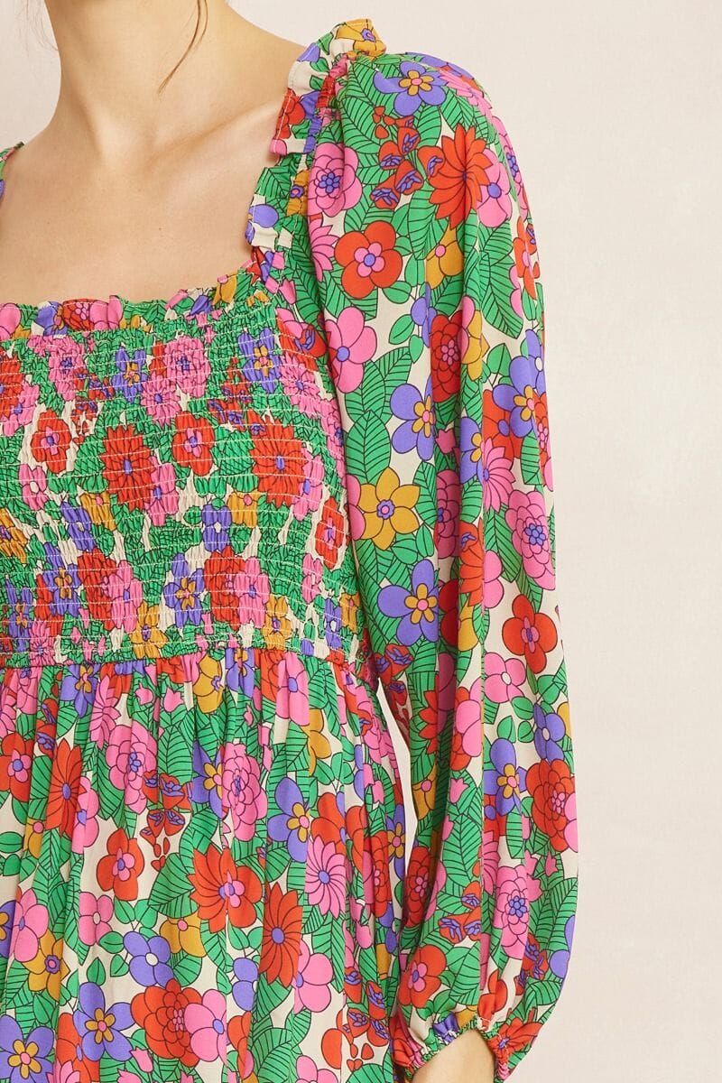 Red London Floral Smocked Bodice Dress entro