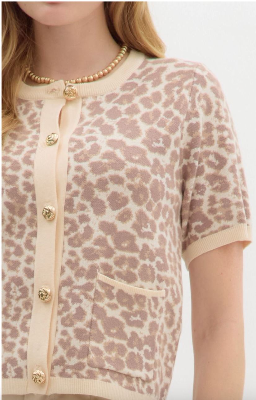 Leopard Printed Sweater w/ Gold Buttons entro 