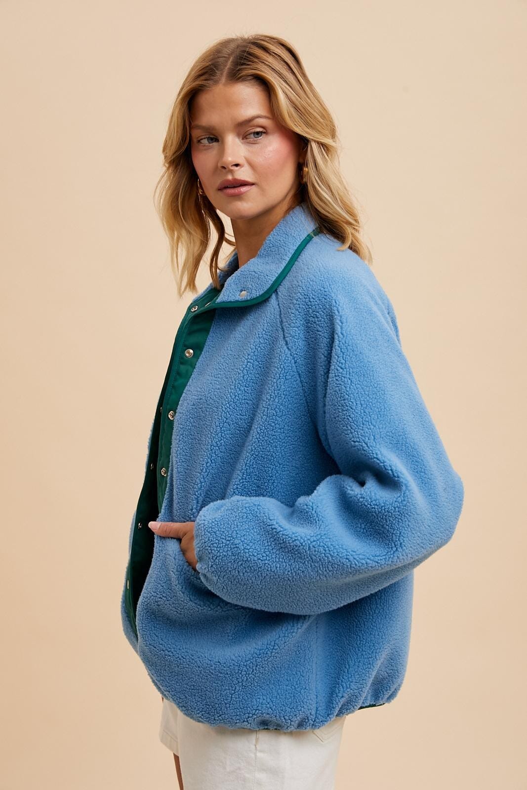 REVERSIBLE TWO TONED SHERPA JACKET In Loom 