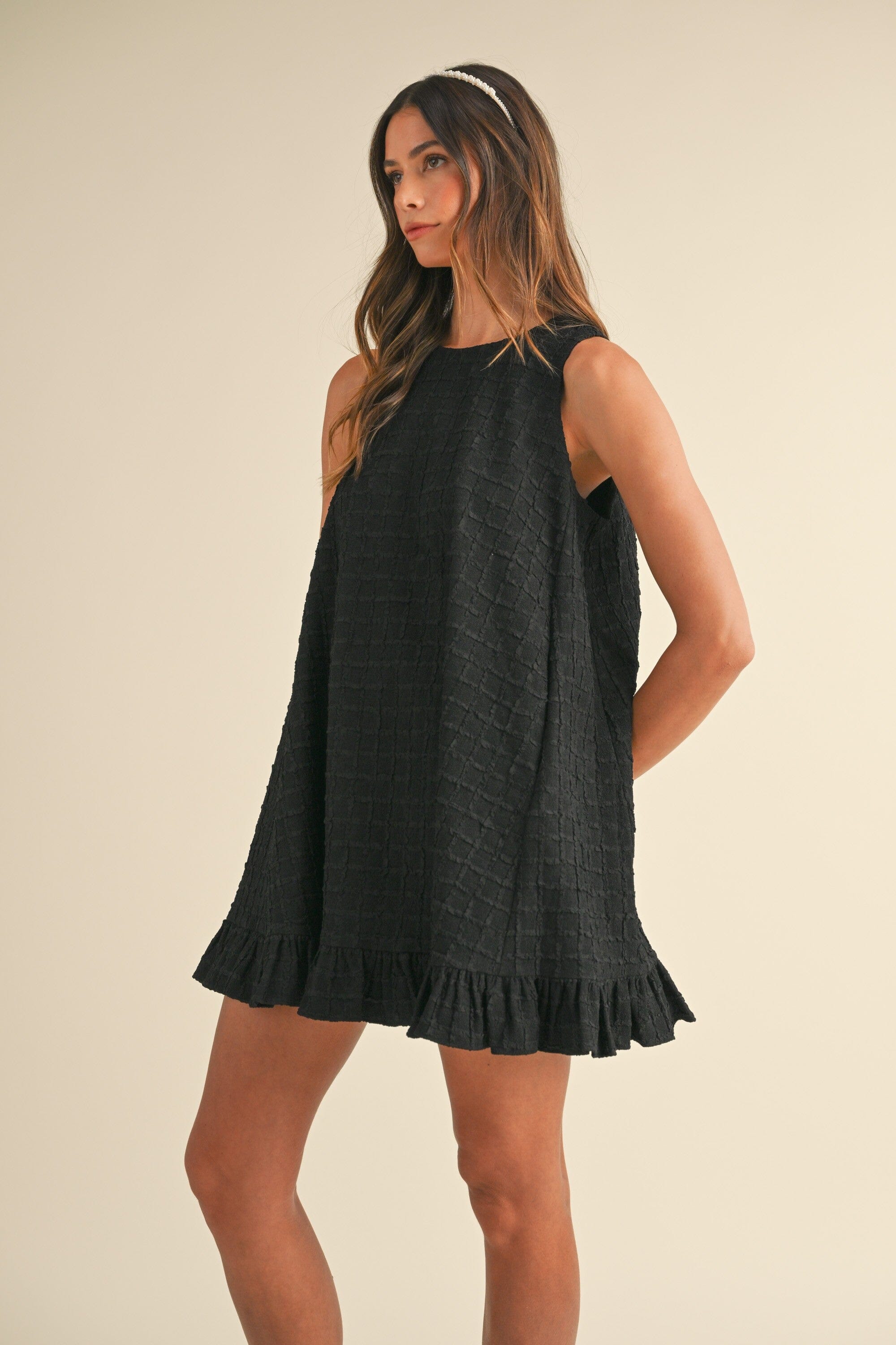 SLEEVELESS TEXTURED RUFFLE BUTTON BACK MINI DRESS Mable 