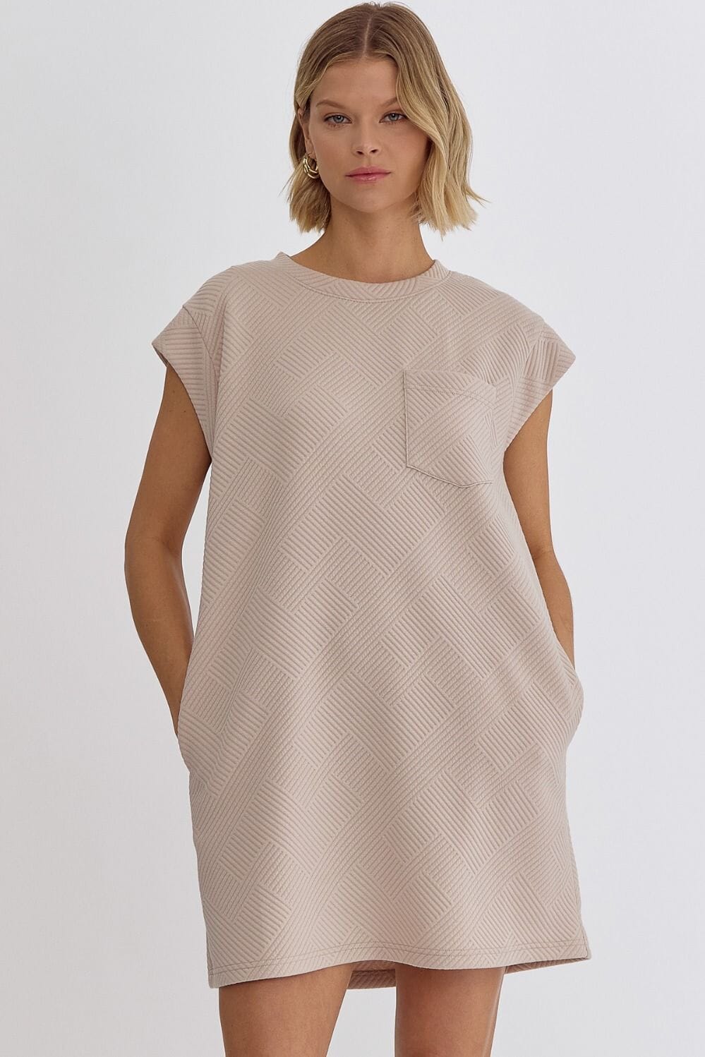 Textured Pocket Dress entro 