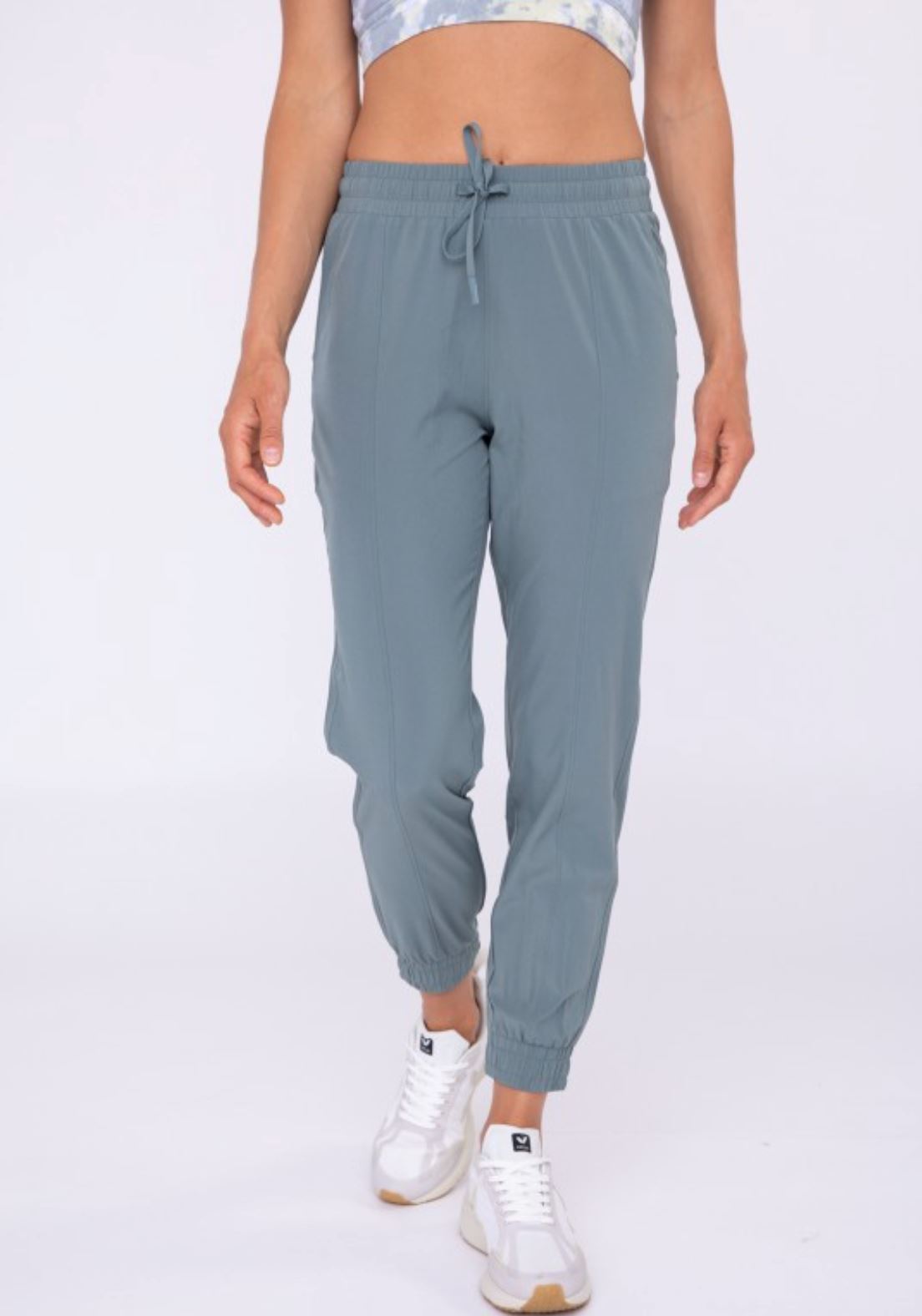 Essential Athleisure Joggers Mono B 