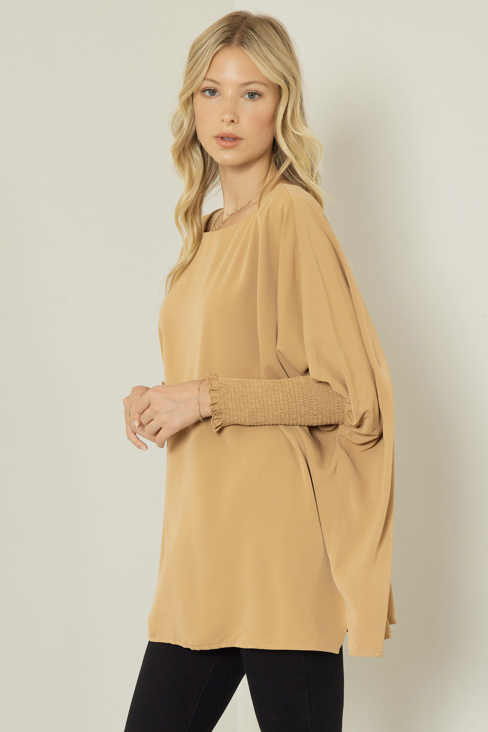 Smocked Sleeve Tunic entro 