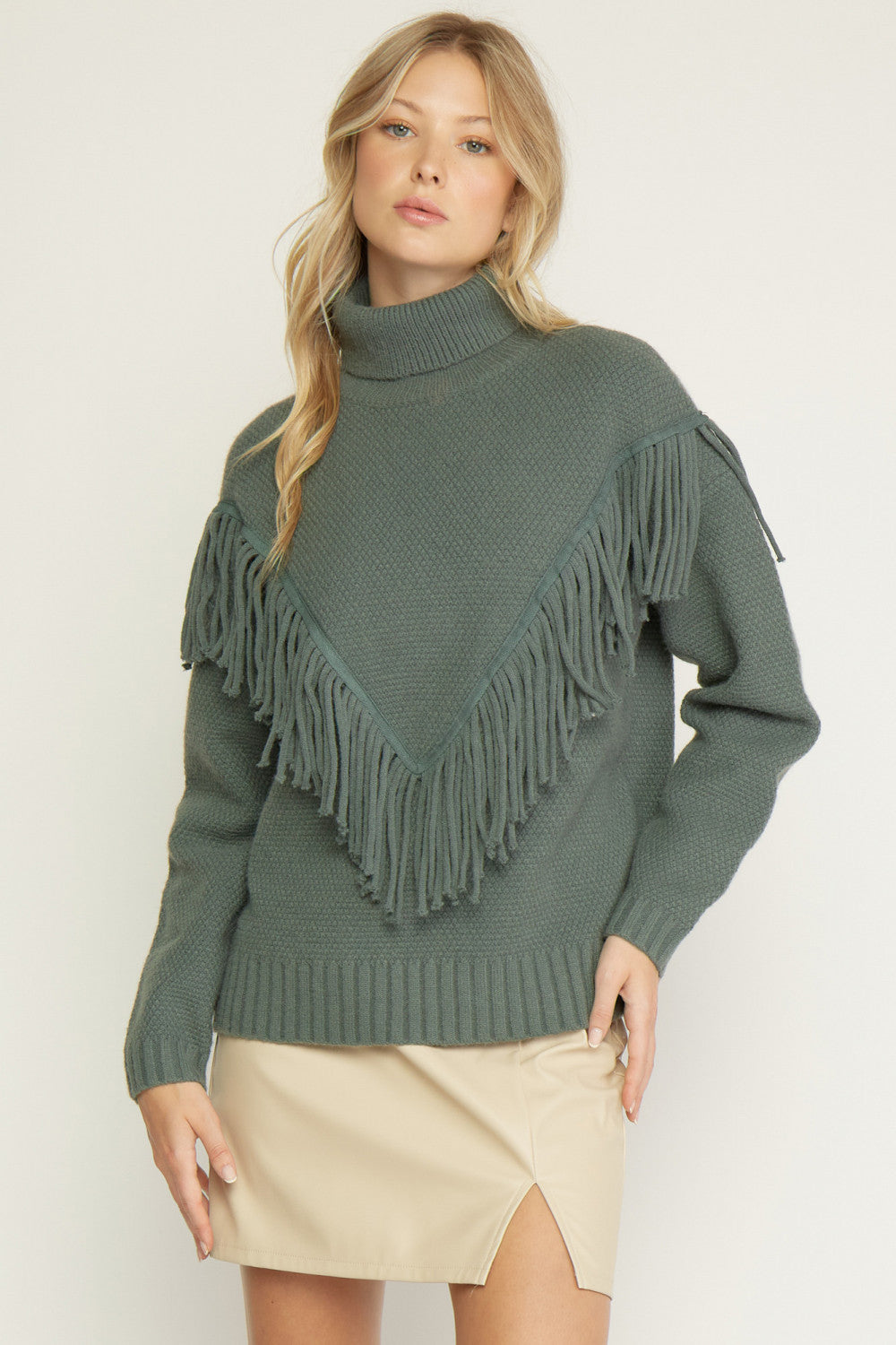 V Fringe Turtleneck Sweater entro 