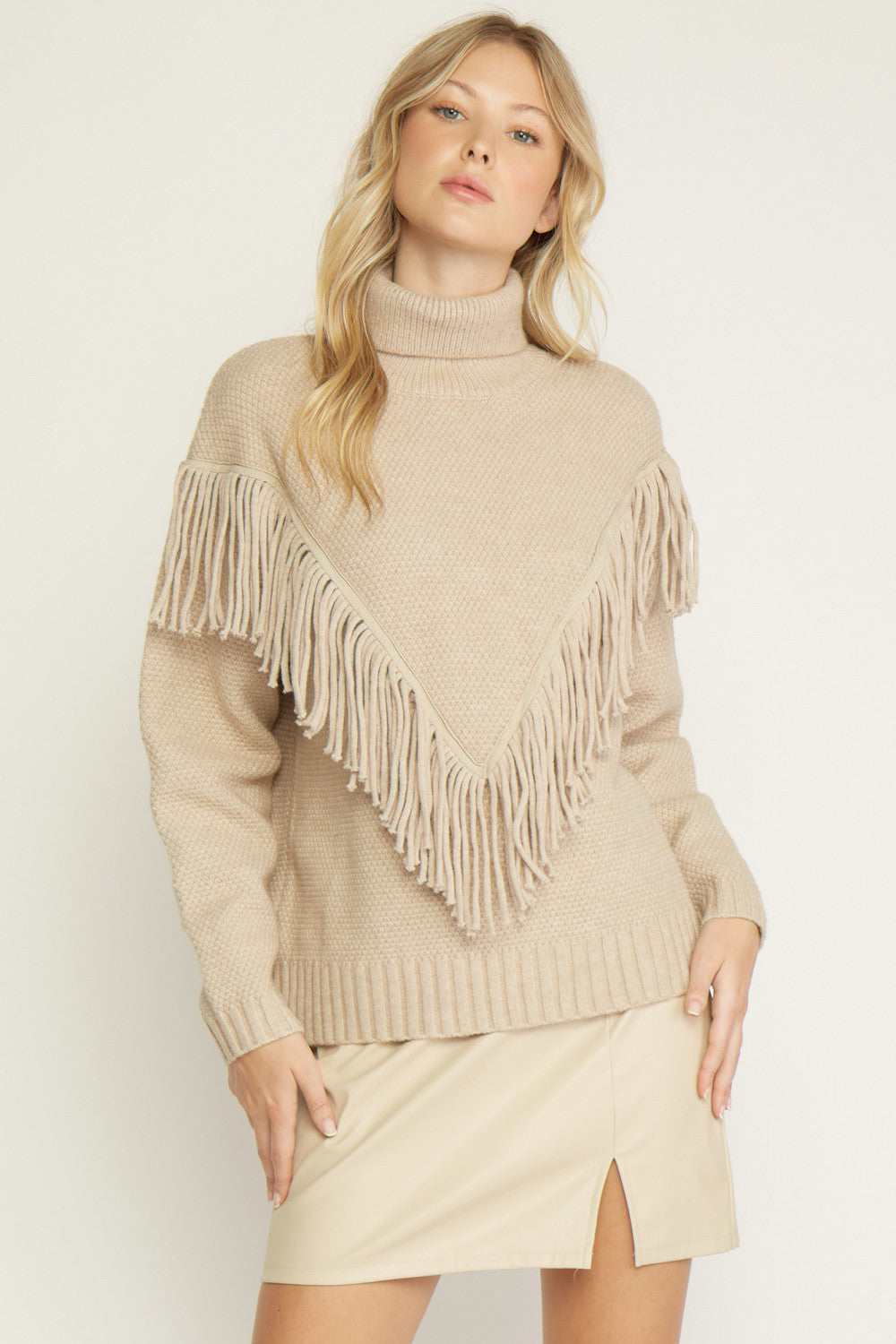 V Fringe Turtleneck Sweater entro 