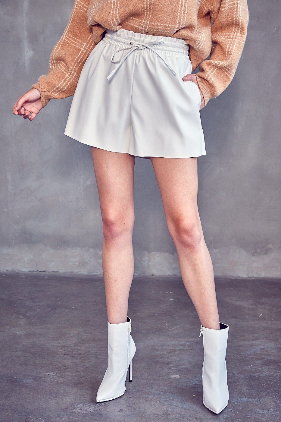 White Faux Leather Shorts idem ditto 
